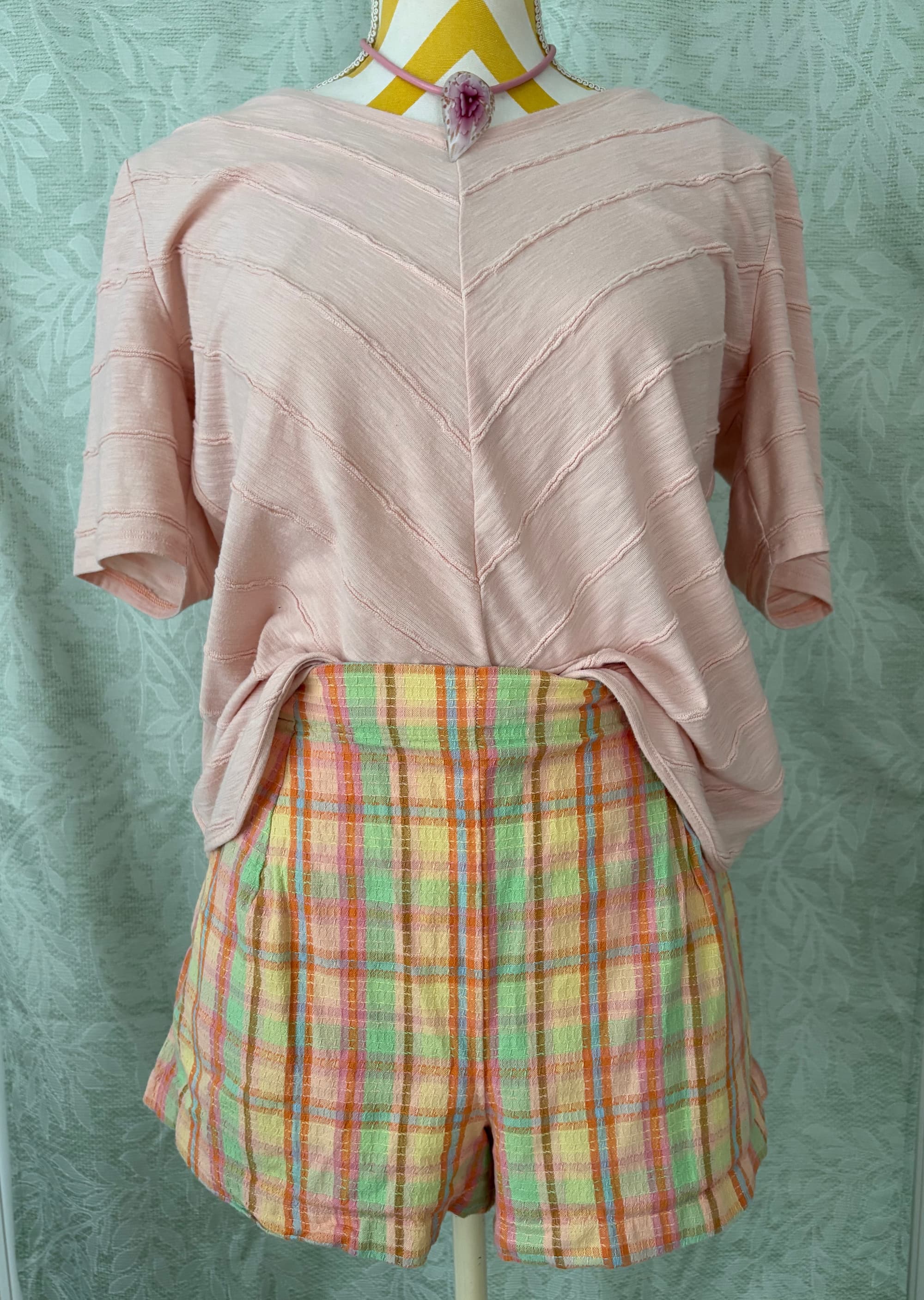 Billabong "Set Me Up" High-Waisted Plaid Shorts — Surf-Lifestyle Casual | The Zoomer Edit | Size M